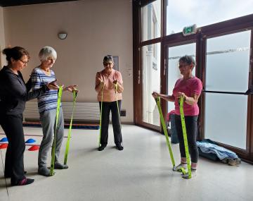 activité gym douce et étirements seniors polyedre seynod annecy