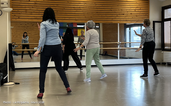 femmes dansent en ligne polyèdre seynod annecy