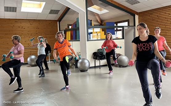 groupe de femme renforcement musculaire avec haltères polyèdre seynod annecy