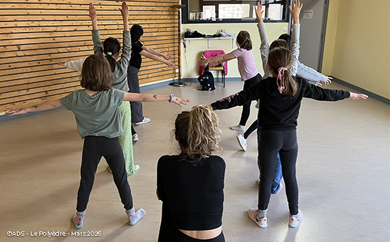 enfants de dos cours street dance polyèdre seynod annecy