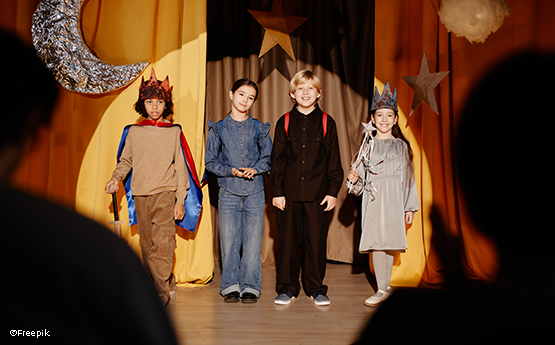 enfants sur scène de théâtre polyèdre seynod annecy