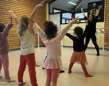 petites filles en tenue de danse polyèdre seynod annecy